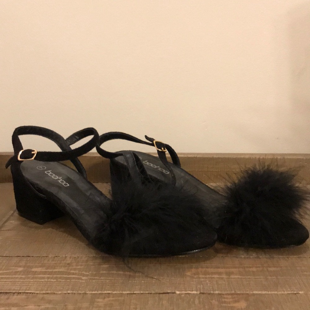 New! Boohoo open toe heel with faux feather detail